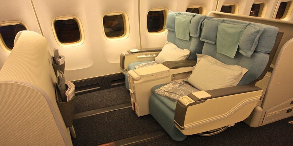 First Class Sleeper Seat - Korean Air 747-400 - Korean Air reviews